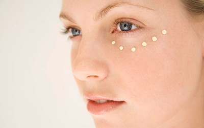 Novo tratamento para eliminar olheiras combina gordura e plasma do paciente